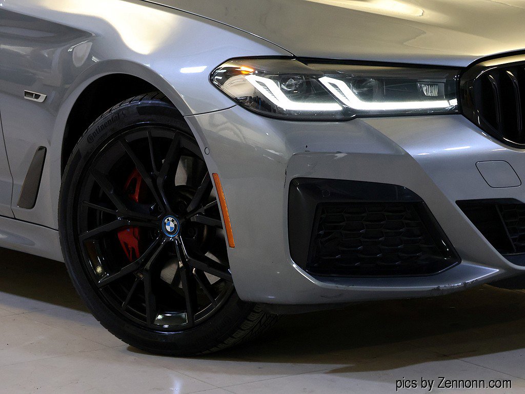 Certified 2023 BMW 530e xDrive w/ Premium Package image 3