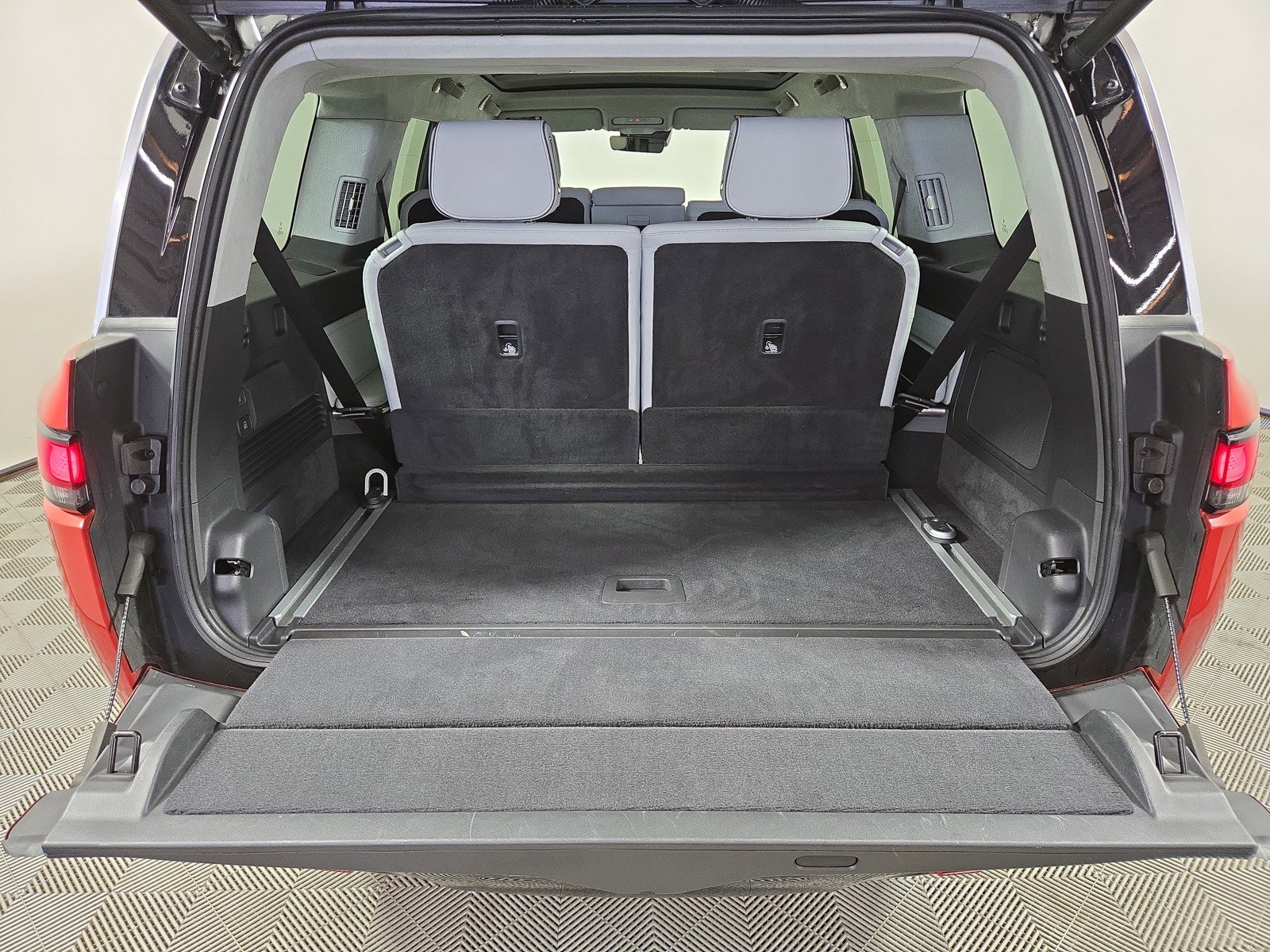 Used 2024 Rivian R1S Adventure AWD/4WD image 15