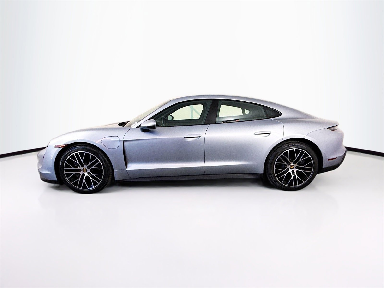 Certified 2022 Porsche Taycan image 2