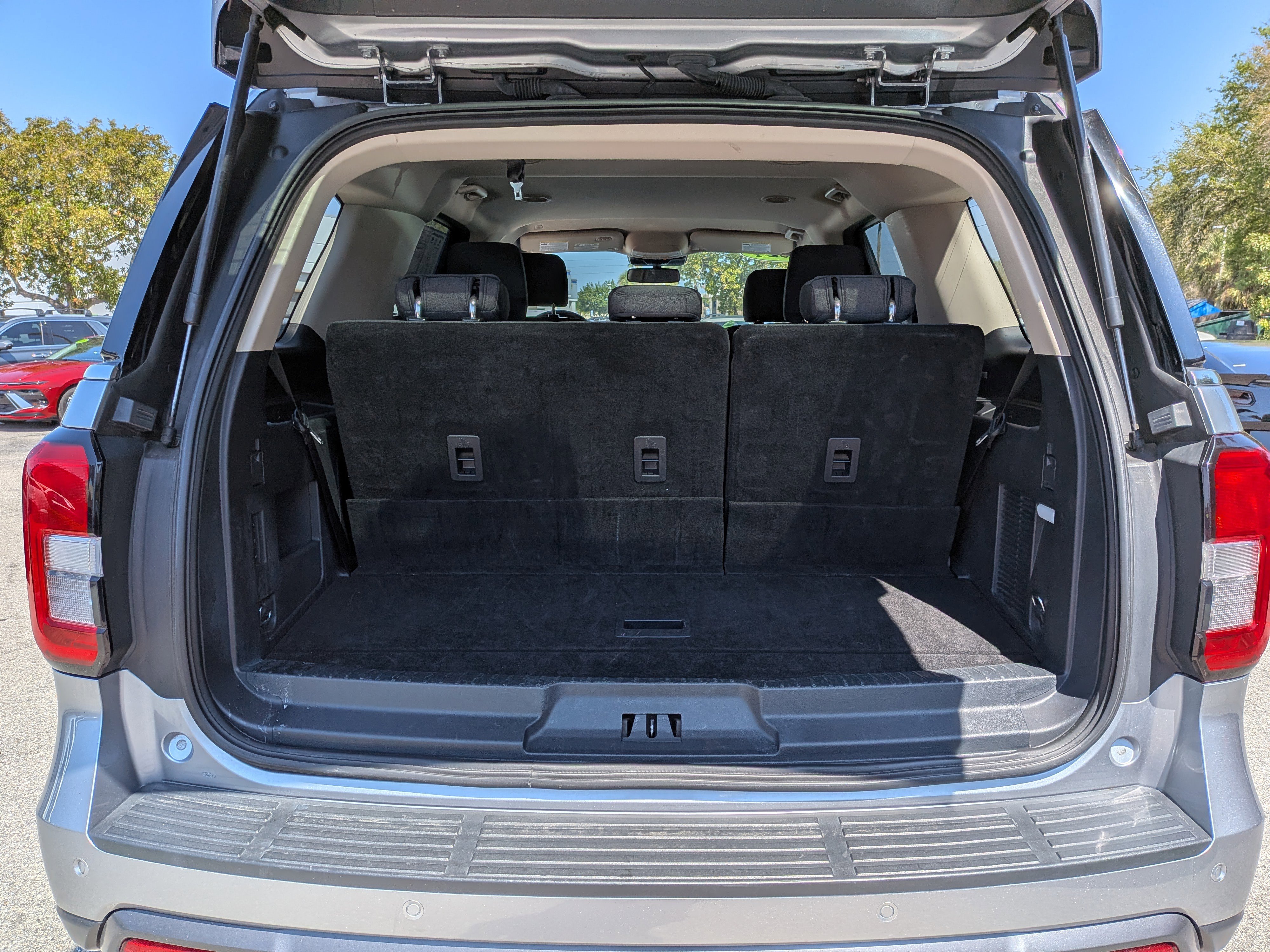 Used 2024 Ford Expedition XLT RWD image 13