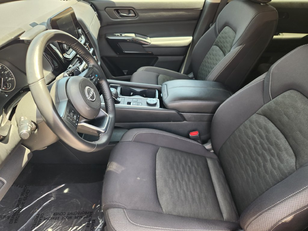 Used 2025 Nissan Pathfinder SV AWD/4WD image 13