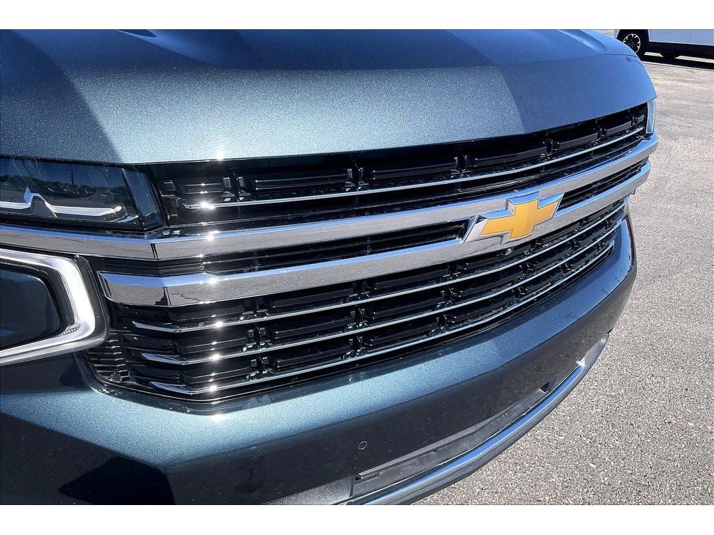 Used 2021 Chevrolet Suburban LT w/ LT Signature Plus Package AWD/4WD image 33