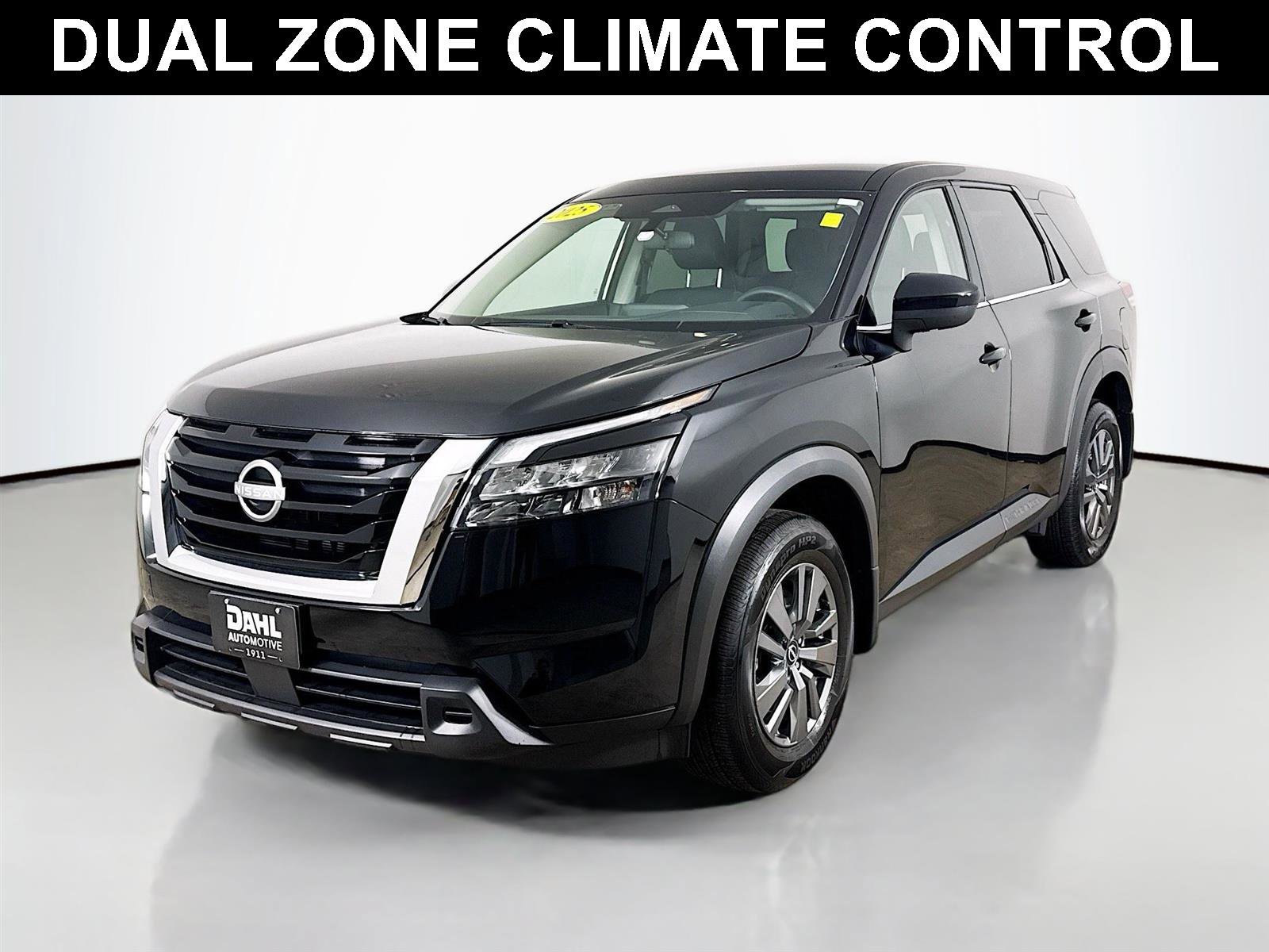 Used 2025 Nissan Pathfinder S AWD/4WD image 4