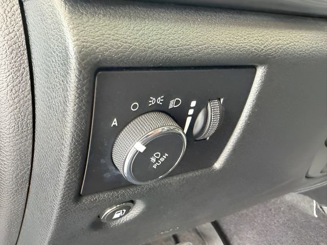 Used 2022 Jeep Grand Cherokee Laredo X RWD image 16