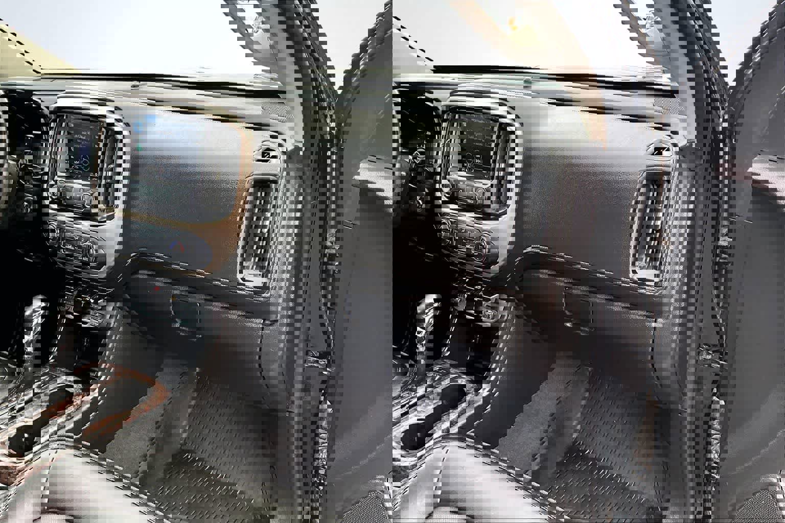 Used 2022 GMC Canyon Denali w/ Denali Black Edition Package image 24