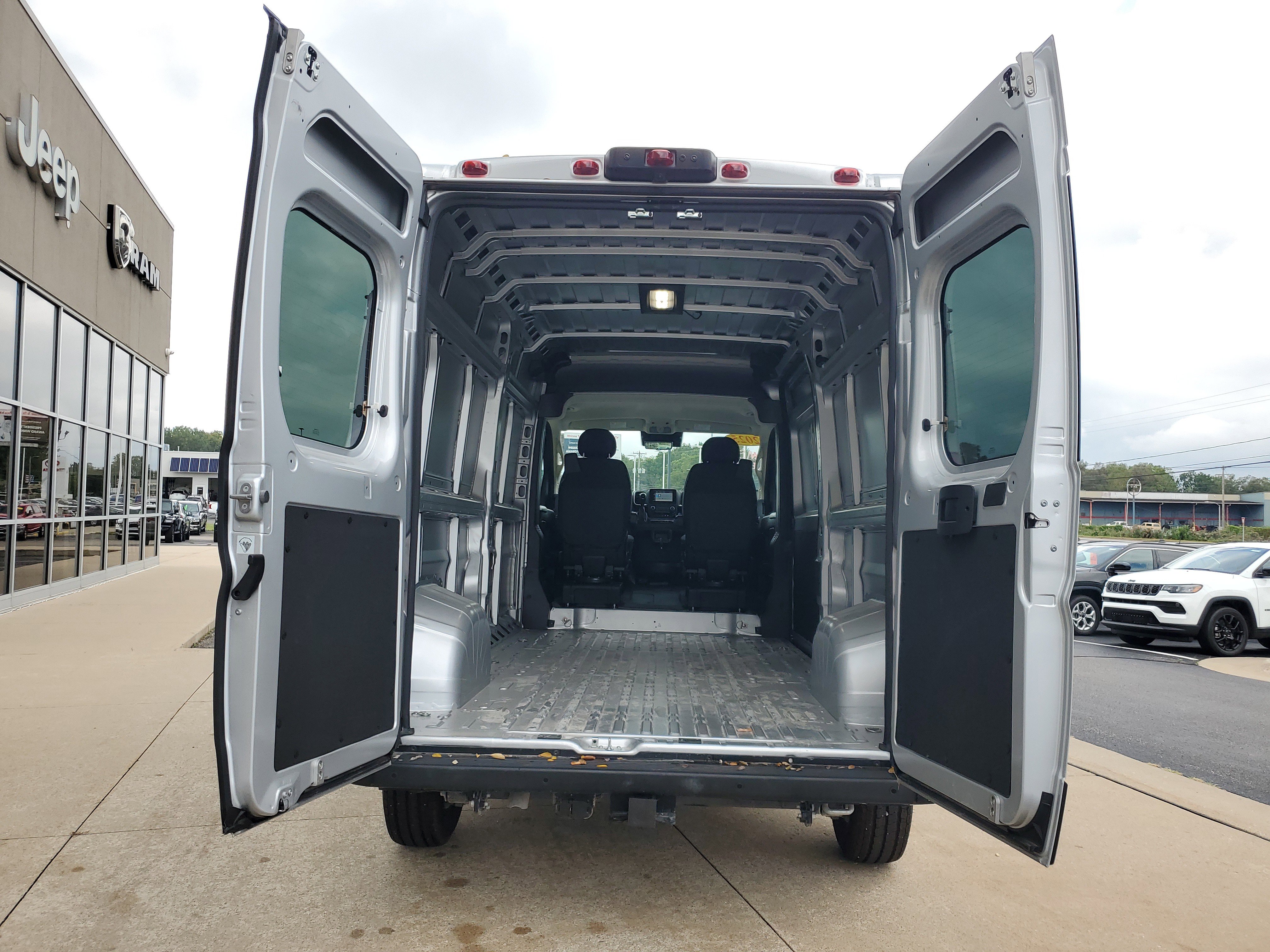 Used 2025 RAM ProMaster 2500 w/ Quick Order Package 22G SLT image 24