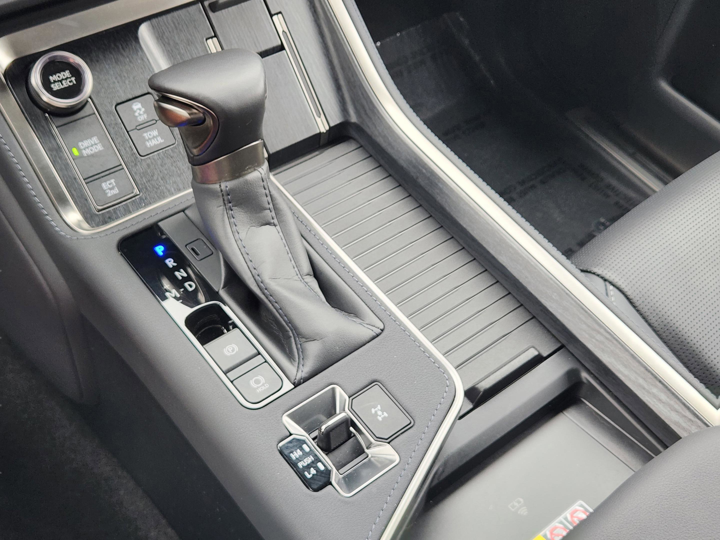 Used 2024 Lexus GX 550 w/ Accessory Package (Z1) AWD/4WD image 26