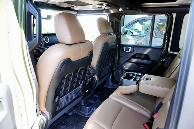 Used 2022 Jeep Wrangler Unlimited Rubicon w/ LED Lighting Group AWD/4WD image 21