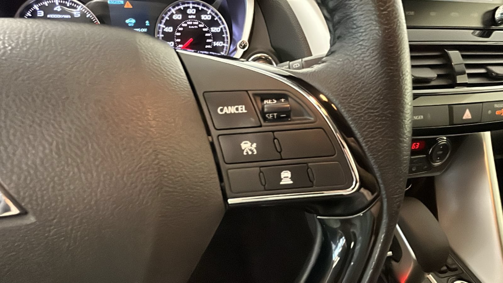Used 2025 Mitsubishi Eclipse Cross AWD image 17