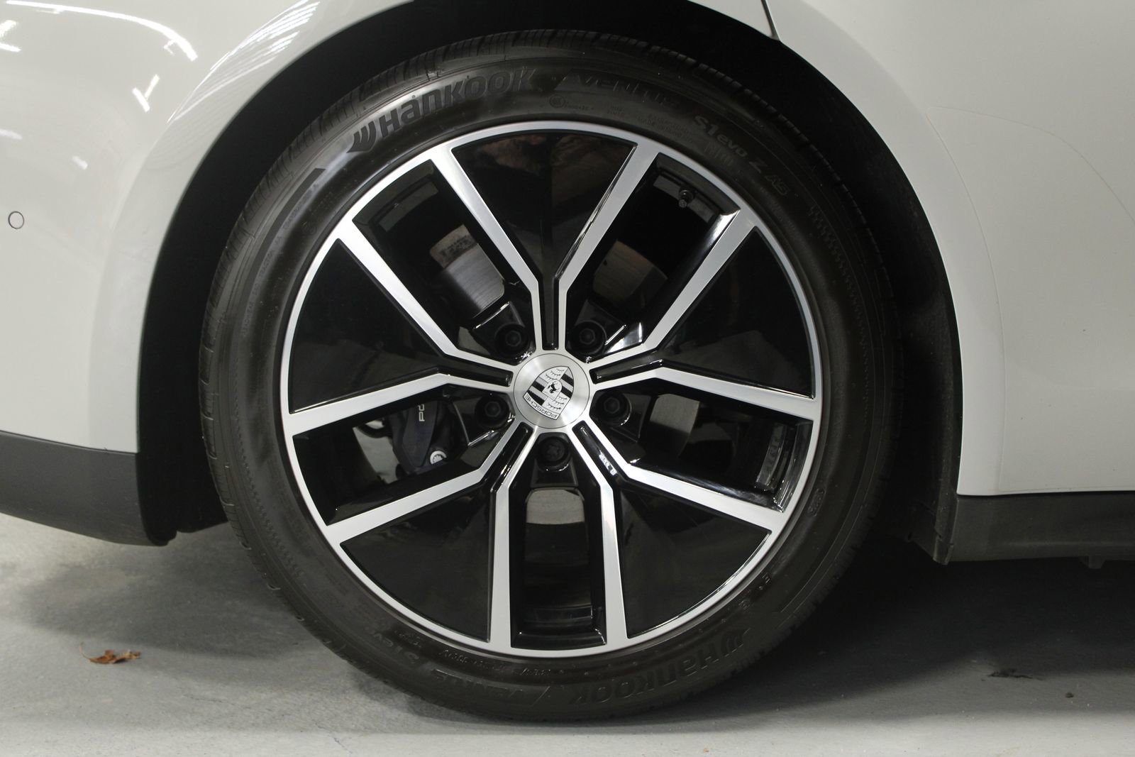 Used 2025 Porsche Panamera 4 image 21