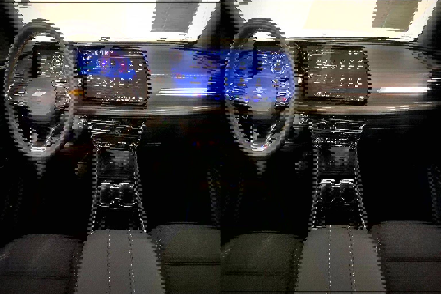 Used 2024 Chevrolet Traverse LT image 15