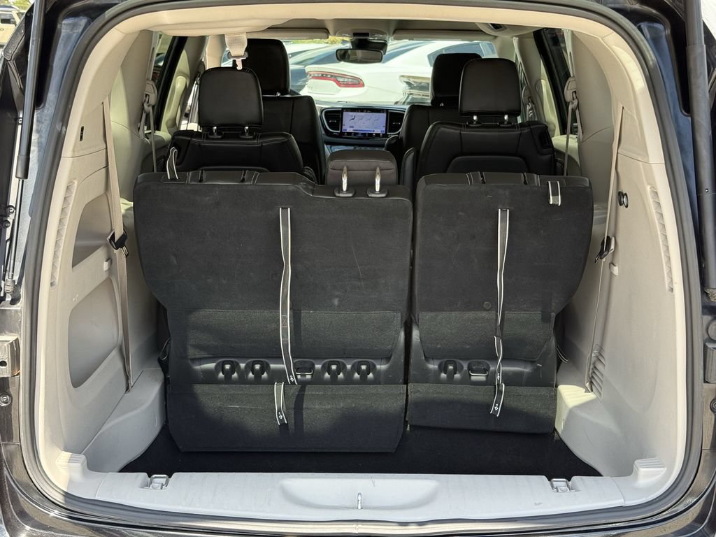 Used 2023 Chrysler Pacifica Touring-L FWD image 29