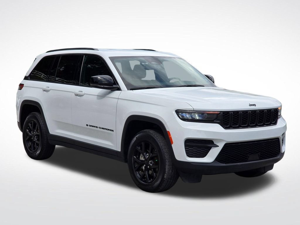Used 2024 Jeep Grand Cherokee Altitude AWD/4WD image 13