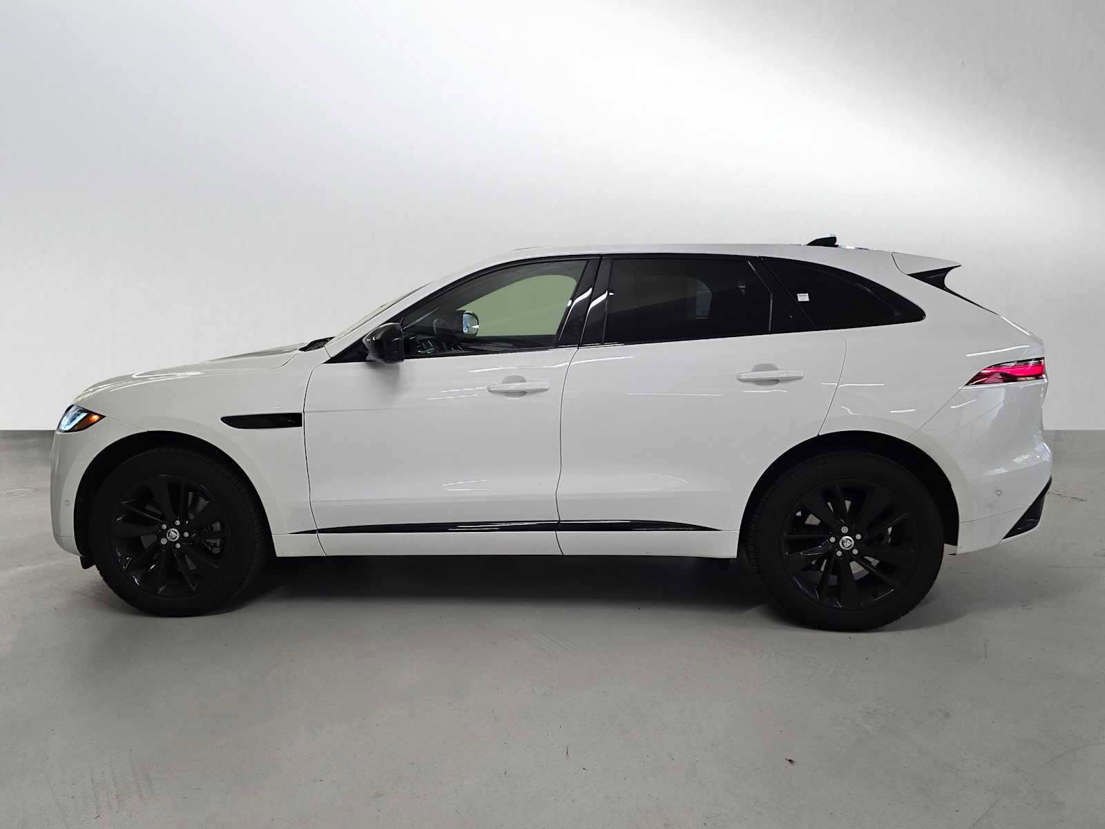 Used 2026 Jaguar F-PACE R-Dynamic S AWD/4WD image 2