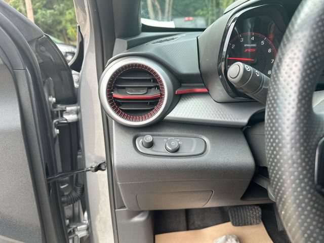 Used 2025 Chevrolet Trax RS w/ Driver Confidence Package FWD image 21