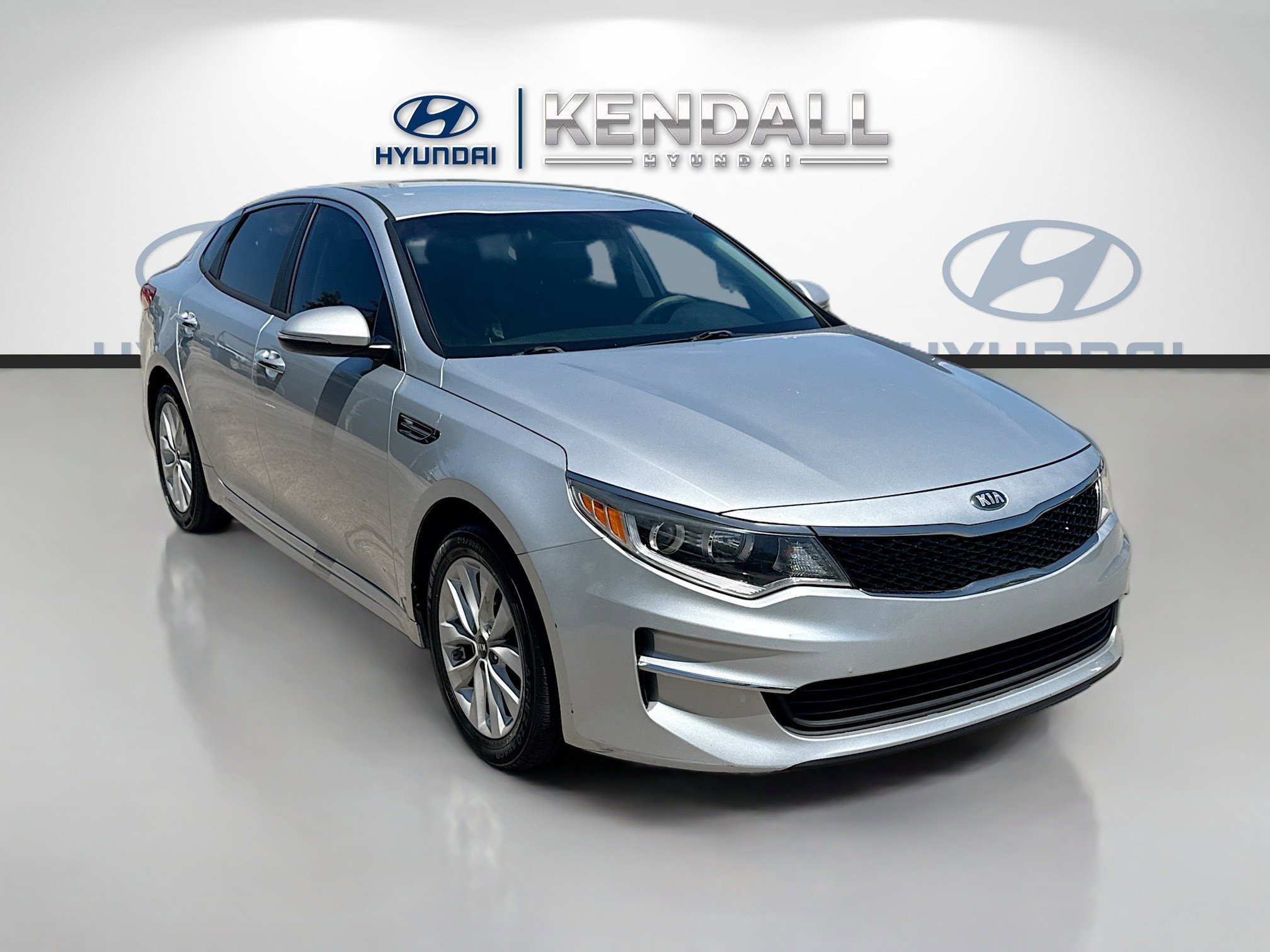 Used 2018 Kia Optima LX w/ 17" Alloy Wheels Package FWD image 1