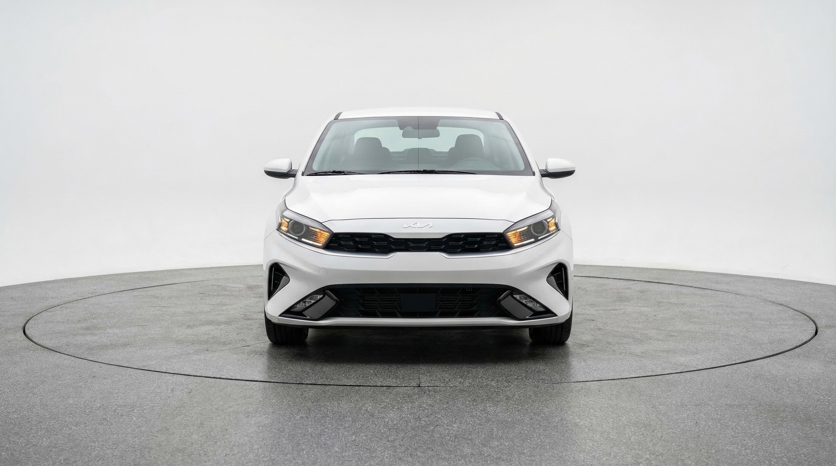 Used 2024 Kia Forte LXS image 2