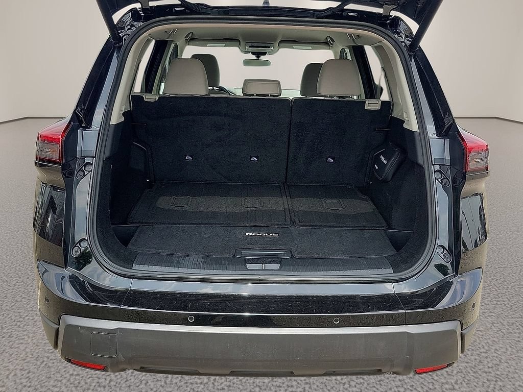 Used 2025 Nissan Rogue SV FWD image 8