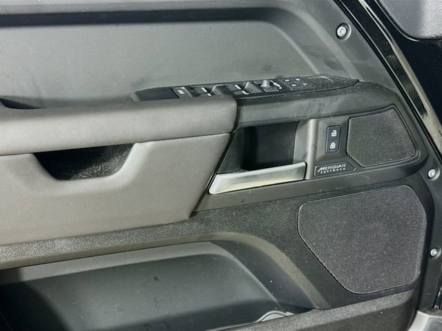 Certified 2025 Land Rover Defender 130 X-Dynamic SE AWD/4WD image 20