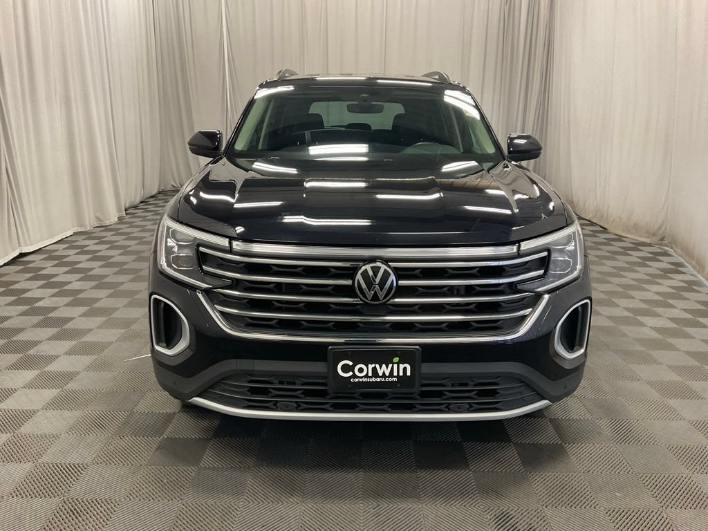 Used 2025 Volkswagen Atlas SE AWD/4WD image 2