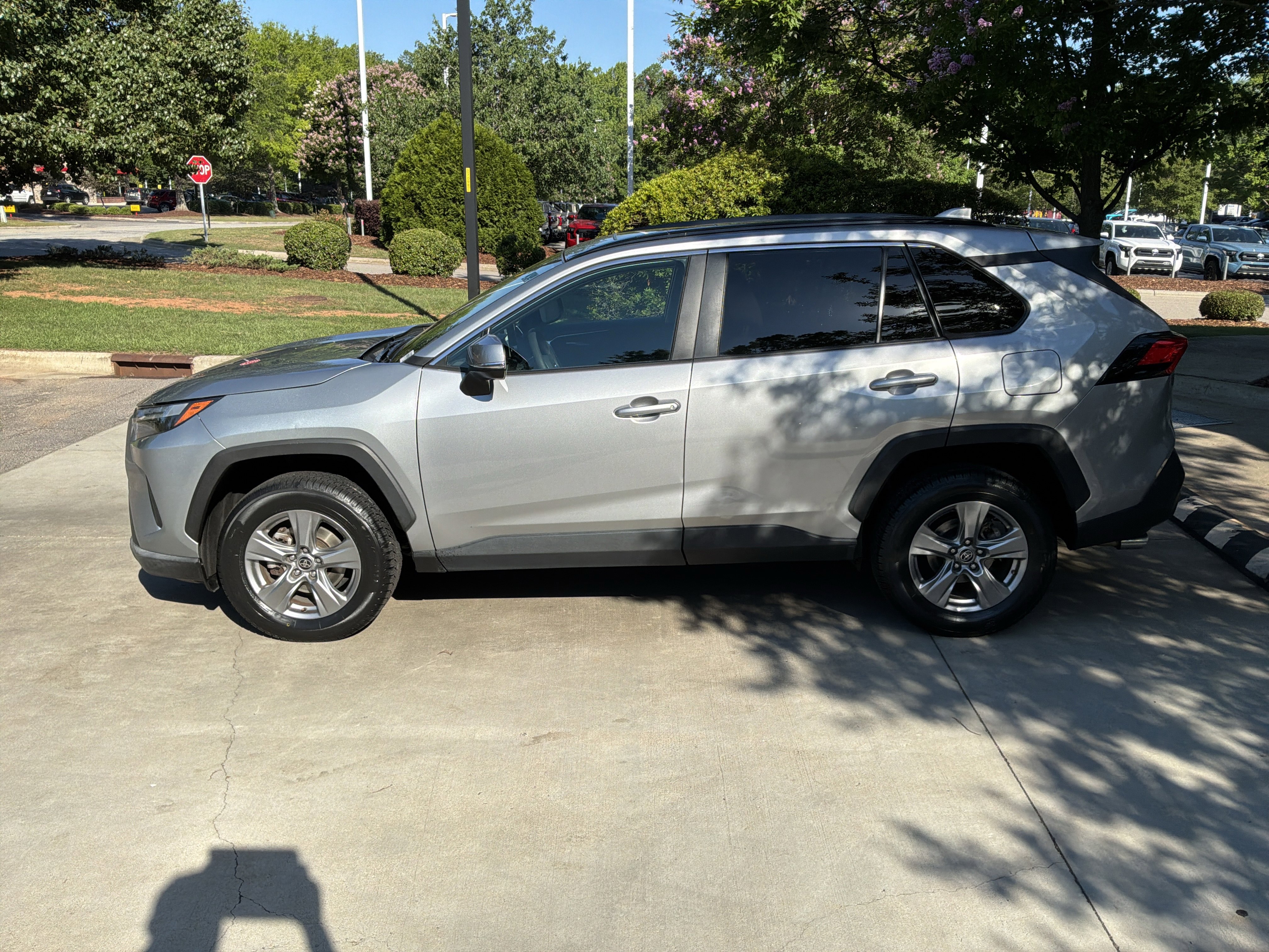 Used 2019 Toyota RAV4 XLE Premium w/ Cold Weather Package AWD/4WD image 7