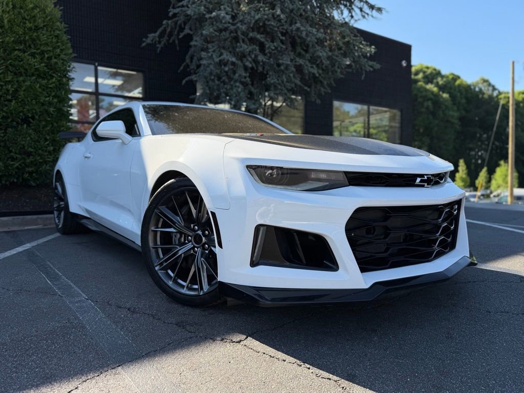 Used 2019 Chevrolet Camaro ZL1 RWD image 8