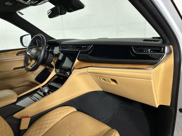 Used 2024 Jeep Grand Cherokee Summit AWD/4WD image 30