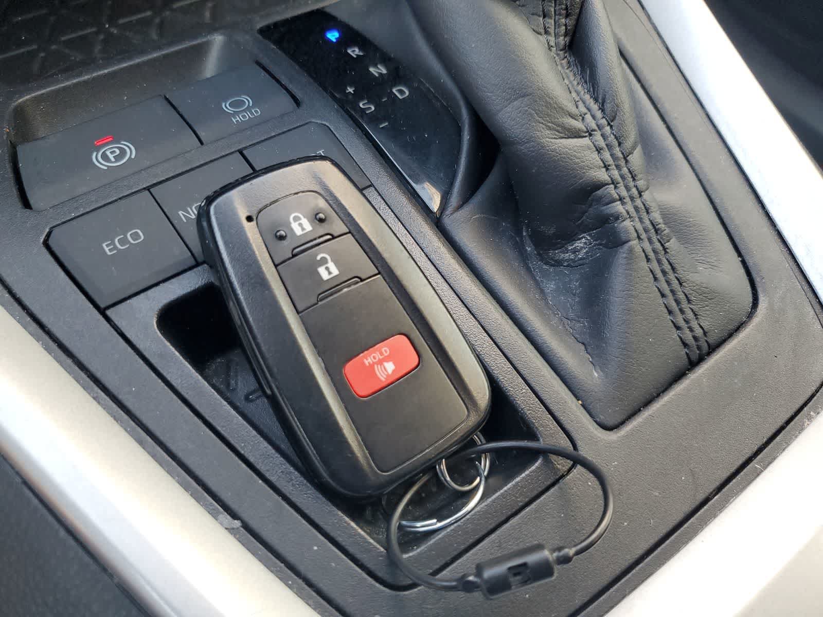 Used 2025 Toyota RAV4 XLE FWD image 24