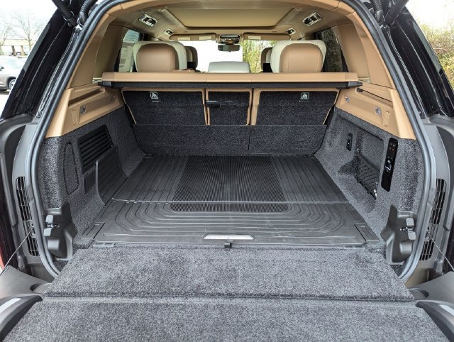 Certified 2025 Land Rover Range Rover SV AWD/4WD image 16