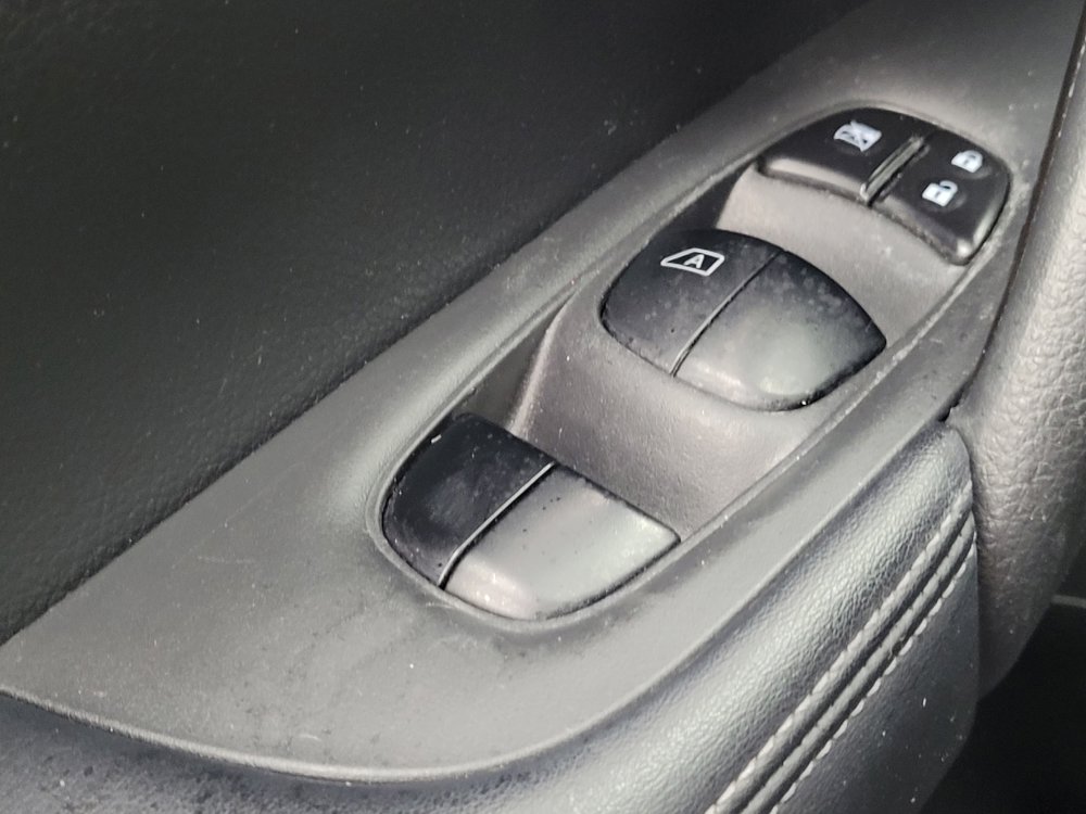 Used 2018 Nissan Rogue SV FWD image 27
