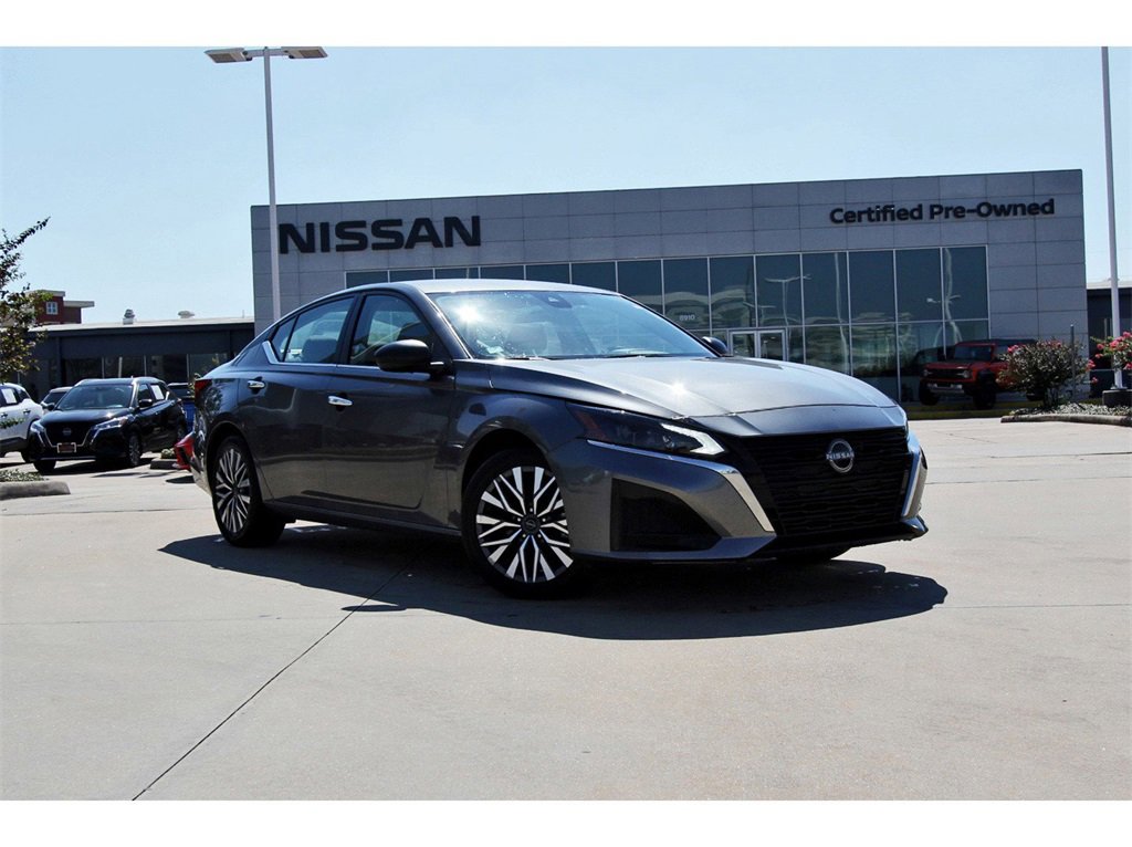 Used 2024 Nissan Altima 2.5 SV