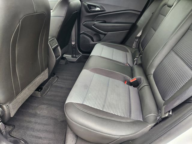 Used 2025 Chevrolet Trax LT FWD image 30