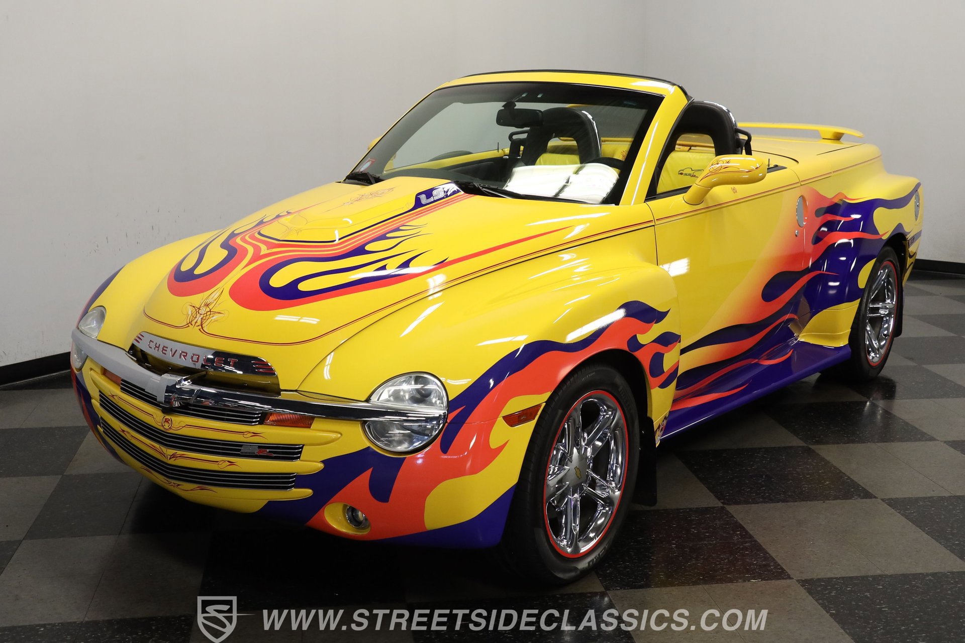 Used 2005 Chevrolet SSR w/ Preferred Equipment Group RWD image 17
