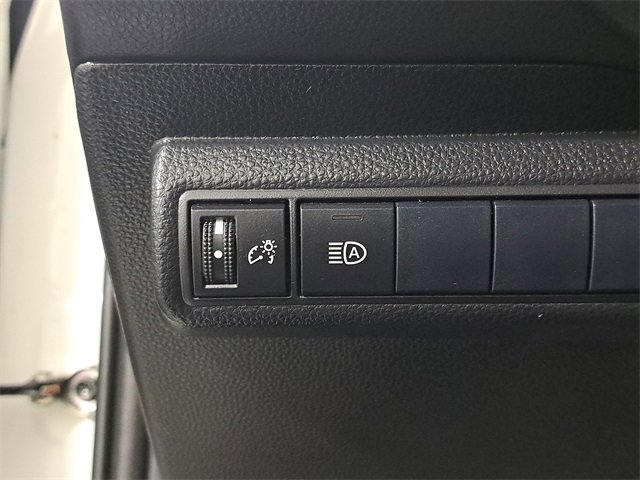 Used 2020 Toyota Corolla LE image 23