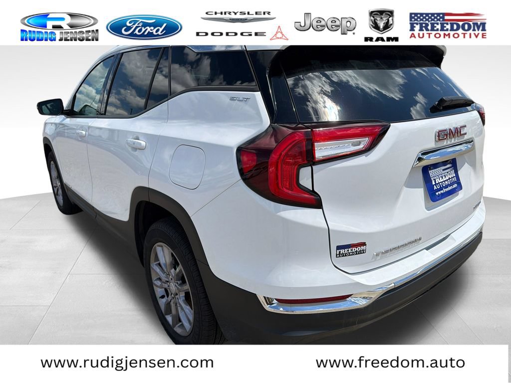 Used 2024 GMC Terrain SLT AWD/4WD image 3