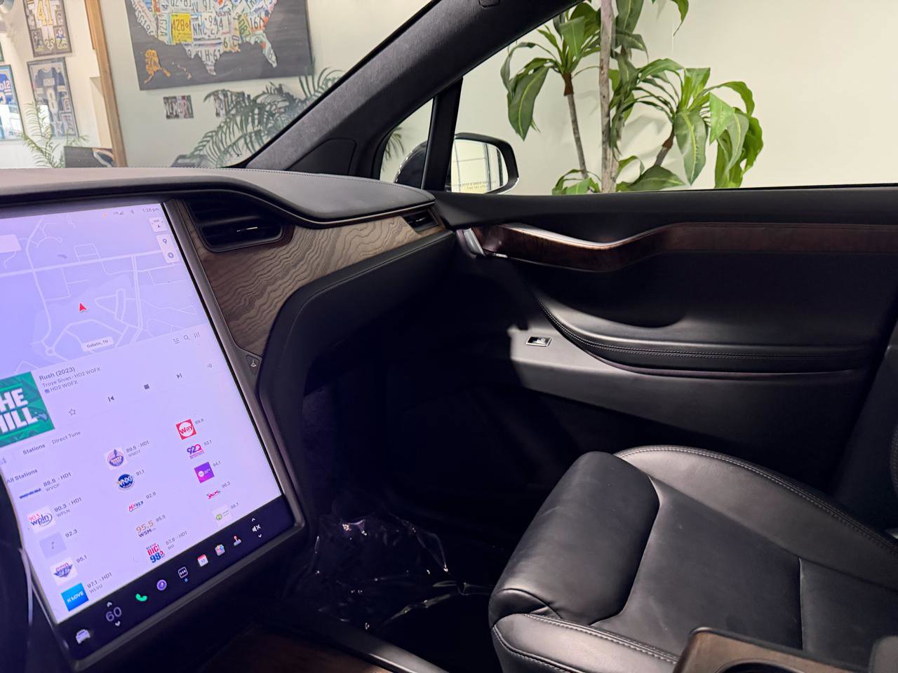 Used 2020 Tesla Model X Long Range image 9