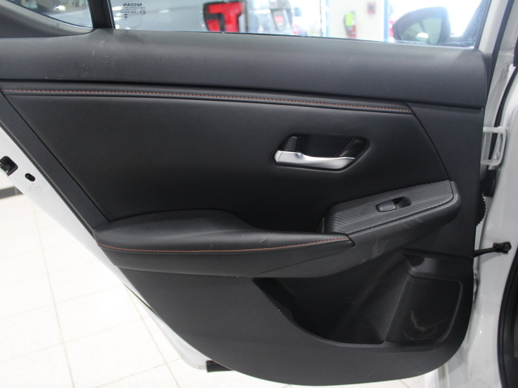 Used 2022 Nissan Sentra SR w/ SR Premium Package image 18