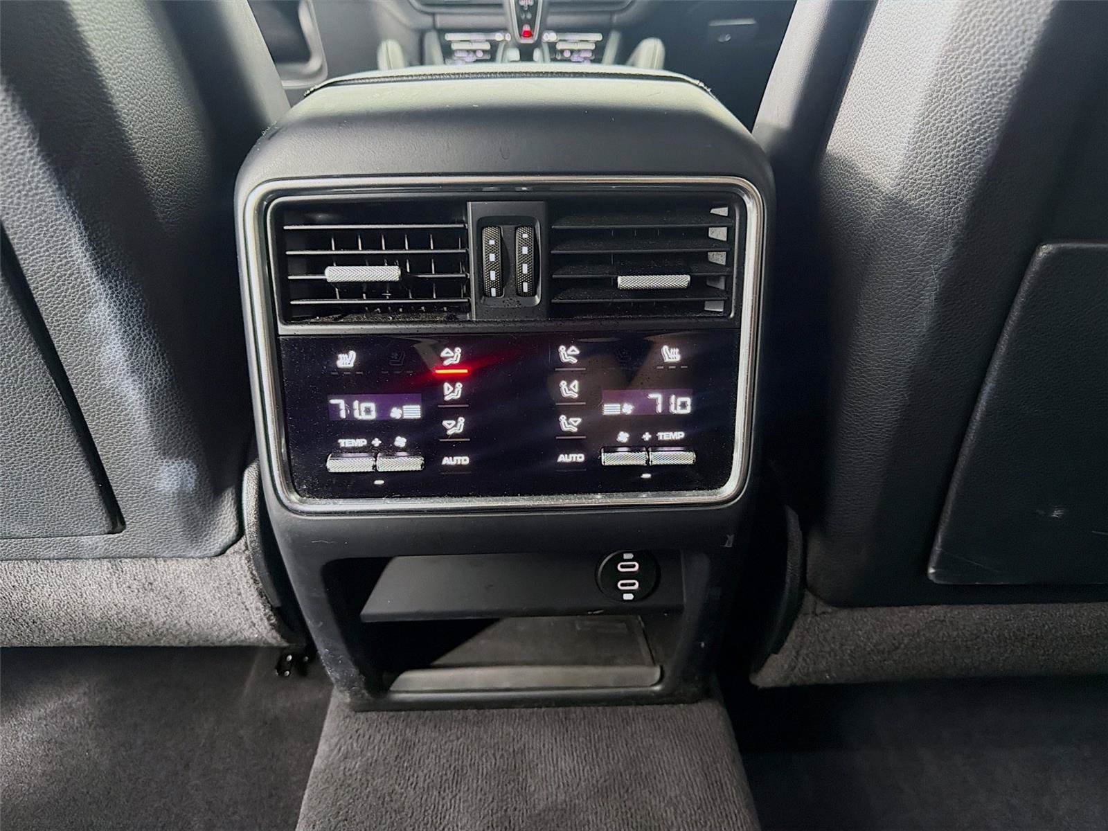 Certified 2023 Porsche Cayenne Platinum Edition AWD/4WD image 21