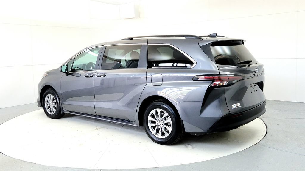 Certified 2025 Toyota Sienna LE AWD/4WD image 4