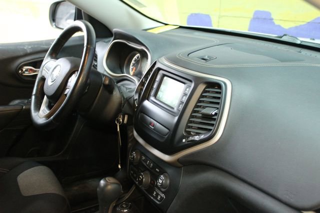 Used 2017 Jeep Cherokee Altitude image 10