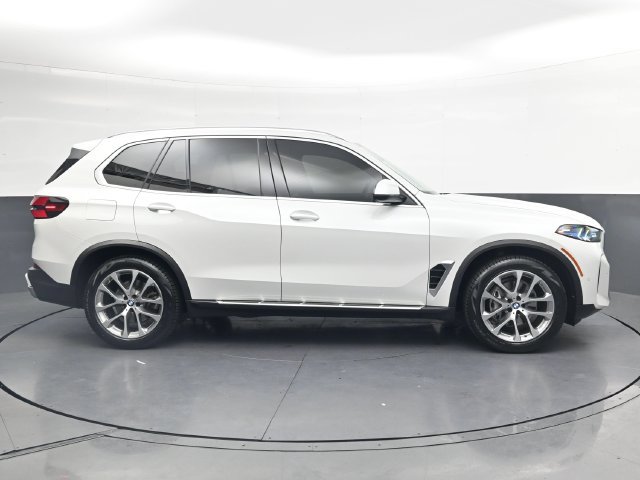 Certified 2024 BMW X5 xDrive40i w/ Premium Package AWD/4WD image 3