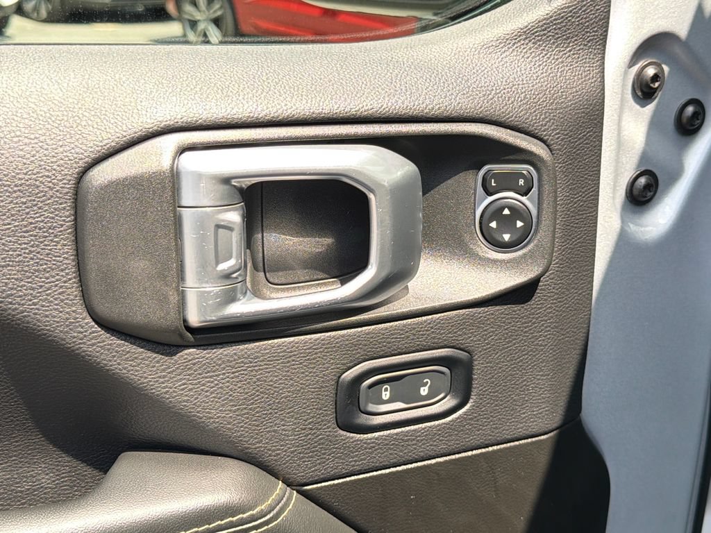 Used 2024 Jeep Wrangler Unlimited Sahara AWD/4WD image 17