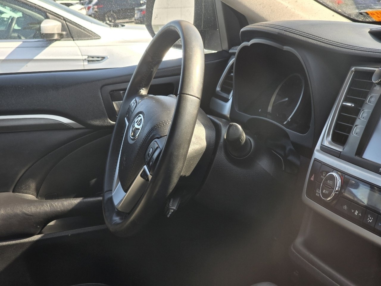 Used 2018 Toyota Highlander SE image 22