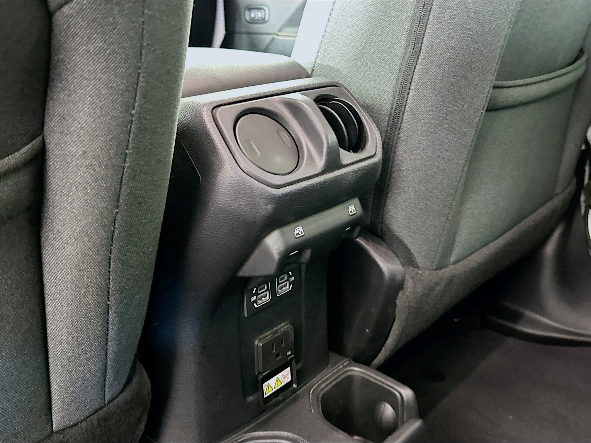 Used 2025 Jeep Wrangler Unlimited Sahara AWD/4WD image 25