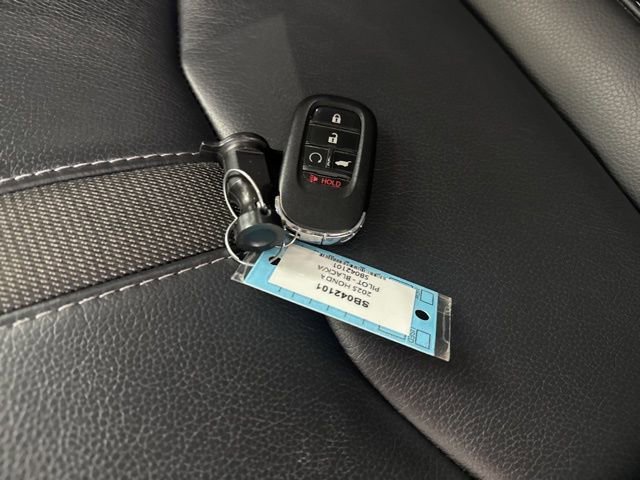 Used 2025 Honda Pilot EX-L image 35