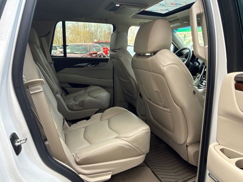 Used 2017 Cadillac Escalade Luxury image 21