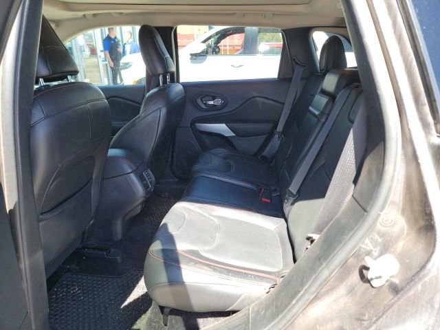 Used 2018 Jeep Cherokee Trailhawk w/ Quick Order Package 27L image 8