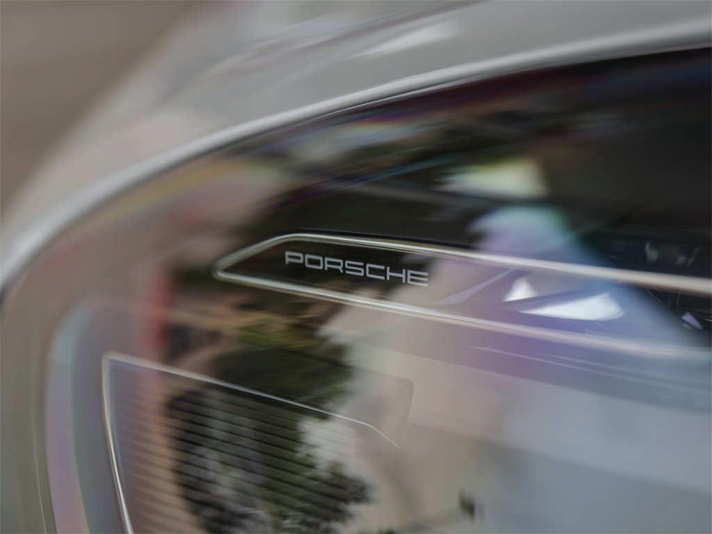 Used 2025 Porsche Macan image 13