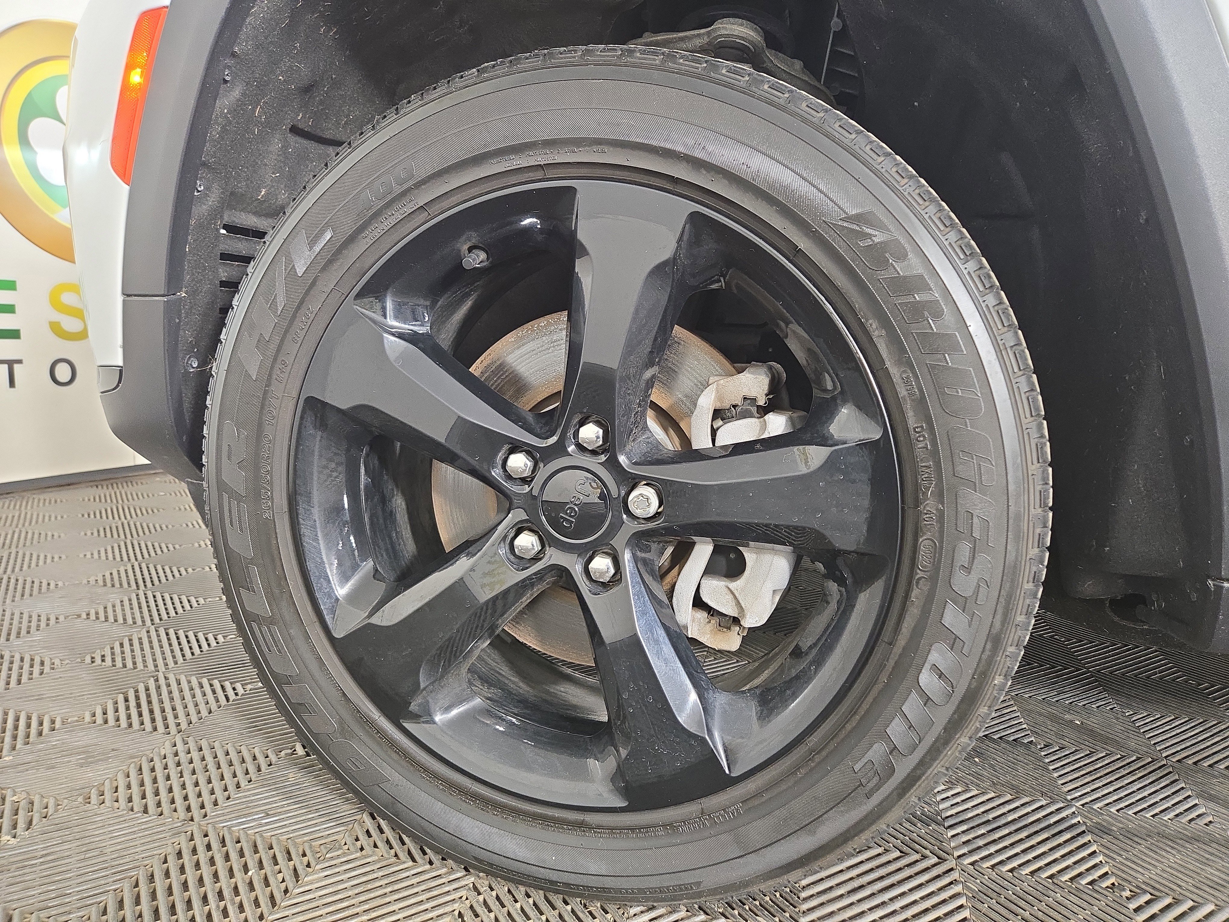 Used 2023 Jeep Grand Cherokee L Laredo image 35