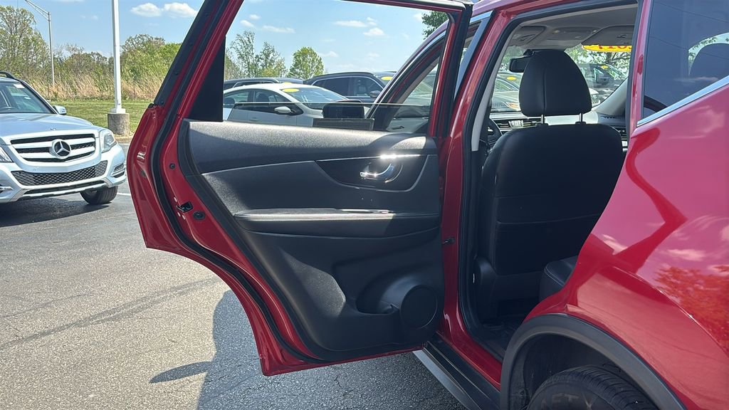 Used 2017 Nissan Rogue SL FWD image 28